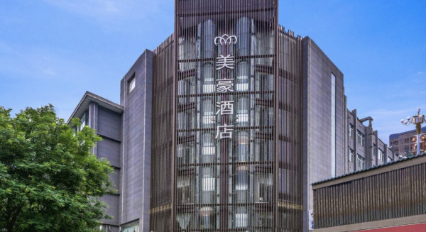 超长有效!周末不涨!美豪酒店(西安大雁塔小寨朱雀店) 影院圆床房1晚(含双早)+ 双人自助下午茶 1份 + 深夜一碗面 1份