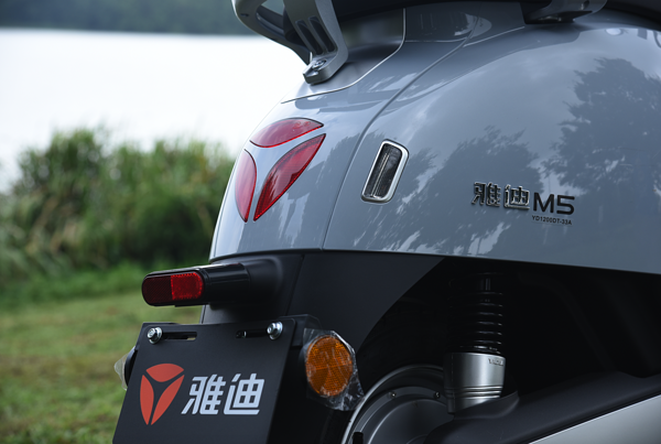 小编精选雅迪m5都市骑行通勤代步刚刚好