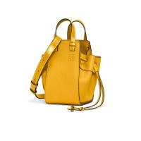 LOEWE 罗意威 Hammock系列 女士迷你柔软粒面牛皮革抽绳袋 314.12.V07 8144 narcisus yellow水仙黄