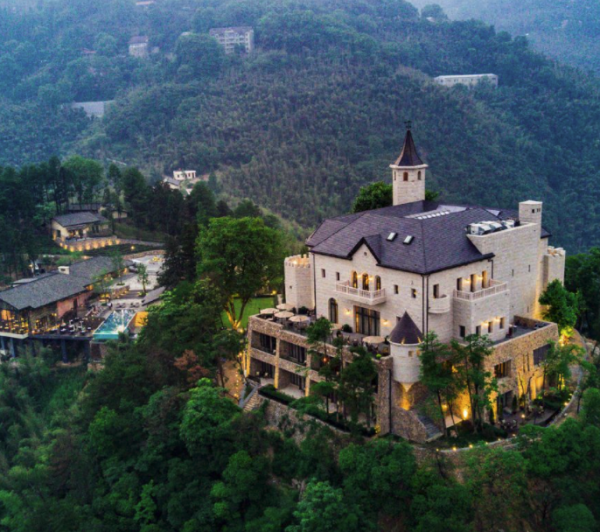 低于日历房6折!莫干山裸心堡度假村 崖景套房2晚连住套餐