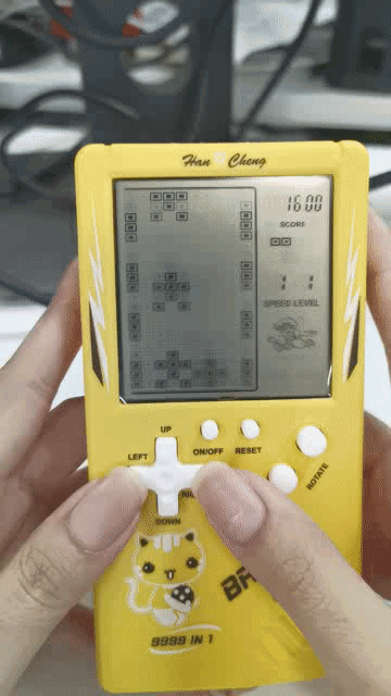 童年回忆杀 这是不是你课桌里的那个游戏机