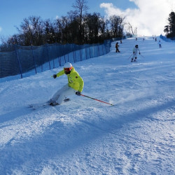 11-12月雪季出游！吉林长白山雪季 酒店住宿1晚（含早+雪票+室内水乐园+汉拿山温泉门票+接送机）