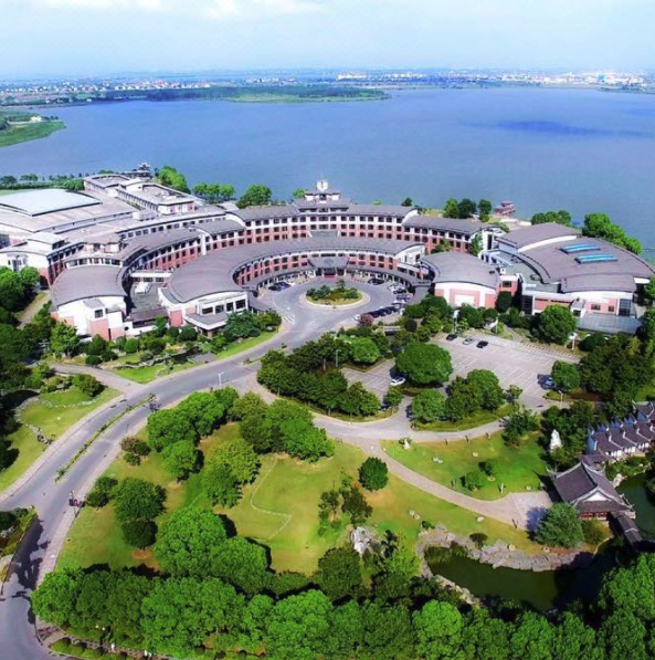 临近同里古镇苏州同里湖大饭店标准房1晚含双早欢迎水果1份minibar