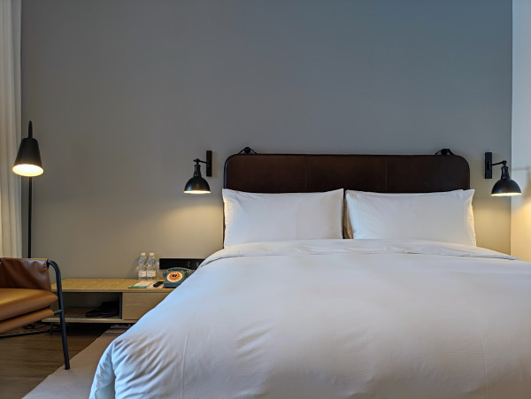 元旦春节周末不加价深圳北站moxy酒店高级客房2晚连住含单早特调鸡尾