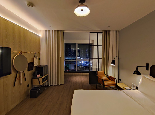 元旦春节周末不加价深圳北站moxy酒店高级客房2晚连住含单早特调鸡尾