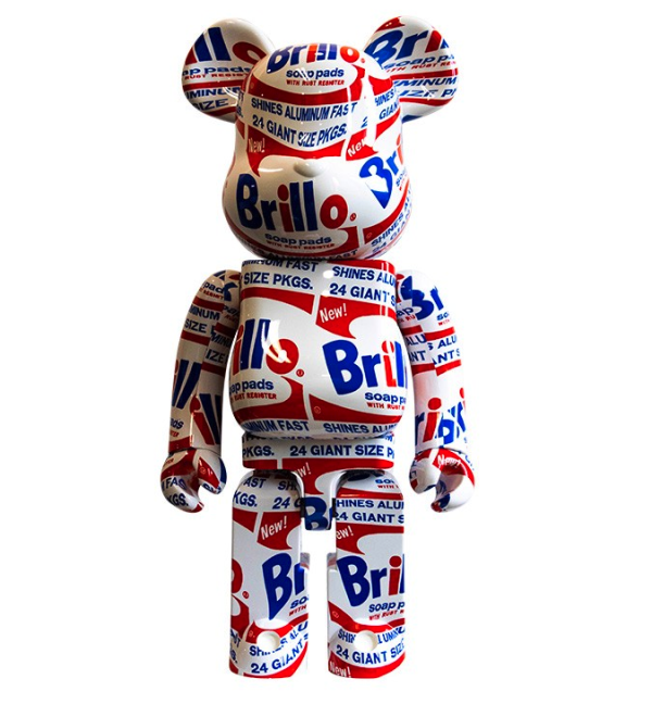 bearbrick这次把布洛克盒子以稍显扭曲的方式转印到bea