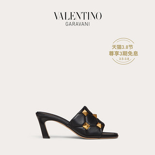 VALENTINO GARAVANI/华伦天奴女士Roman Stud 衔缝羊皮革凉鞋（36.5、黑色）