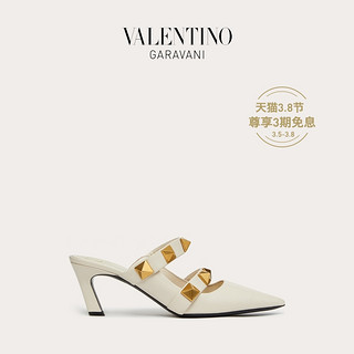 VALENTINO GARAVANI/华伦天奴 女士新品 Roman Stud 小牛皮穆勒鞋（40.5、白色）