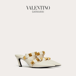 VALENTINO GARAVANI/华伦天奴 女士新品 Roman Stud 小牛皮穆勒鞋（40.5、白色）