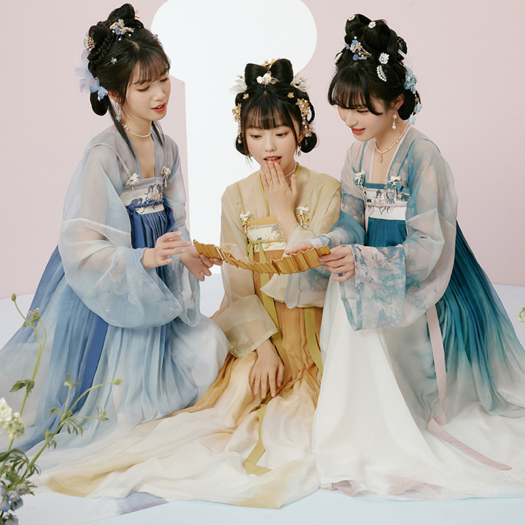 给百花庆生，是中国人骨子里的浪漫吧！内含花朝节穿搭推荐～