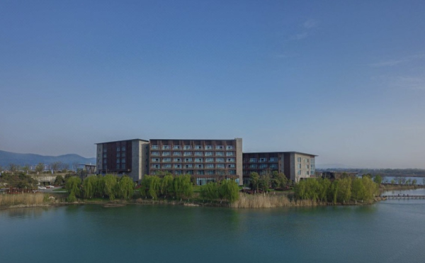 南京自驾游好去处！茅山涵田度假村 雅致景观房1晚含双早+50元港式明档无门槛抵用券1张+免费体验禅意抄经书等