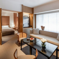 成都群光君悦酒店72平豪华套房