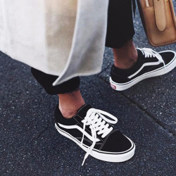 VANS 范斯 OLD SKOOL经典情侣板鞋男女低帮运动鞋偏大半码