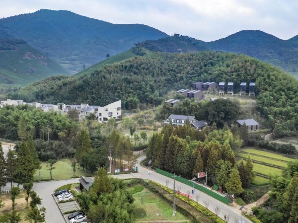 竹林里的亲子避暑胜地暑期不加价湖州廿舍度假村竹隐山居复式房1晚