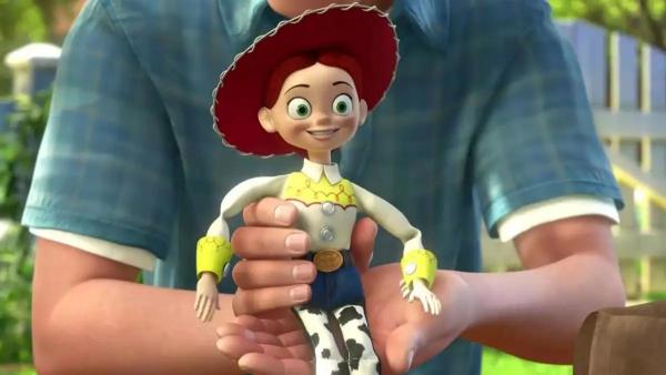 红心是匹快马,胡迪也甚是喜爱,杆子顶端的胡萝卜好像牵引着小马一样.