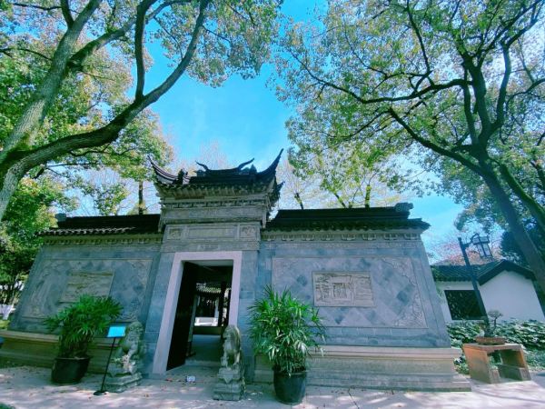 高口碑奢牌跨界酒店!昆山托尼洛·兰博基尼酒店 精致大床房1晚(含亭林园门票2份)