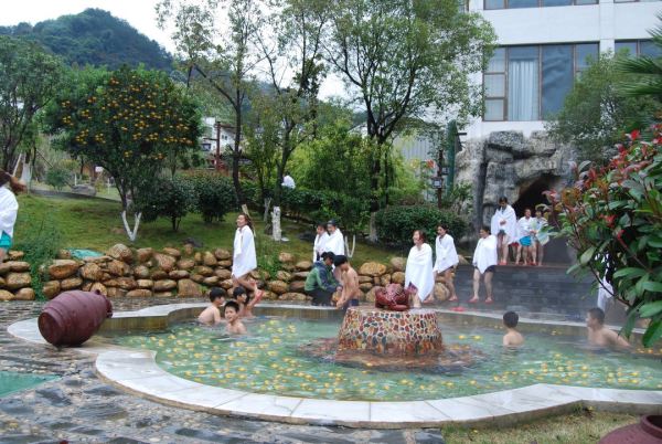 周末不加价、春节可用!庐山醉石温泉度假酒店 山景房1晚+含早+醉石温泉