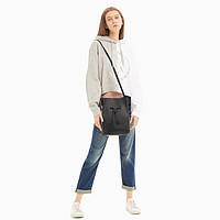 Calvin Klein CK Jeans 女士超轻PU斜挎时尚休闲单肩水桶包 DH2453P2000