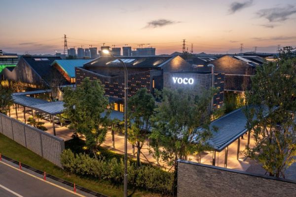 含SNP,难得的携宠不加价套餐!南京园博园voco酒店 高级双床私人庭院1晚套餐(含双早+可携爱宠1只)