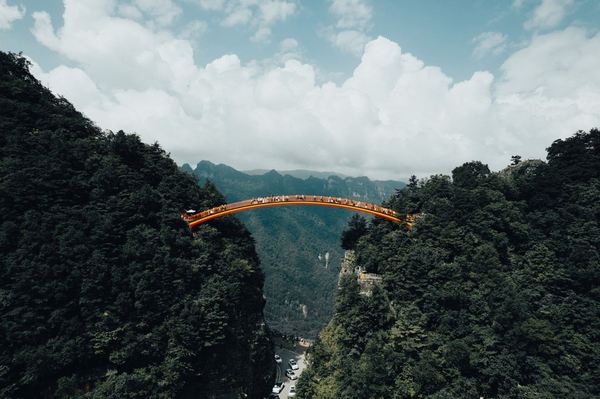 开业首促，位于自然保护区内！湖北神农架皇冠假日酒店 高级山景房2晚套餐（含双早+棋牌室免费使用2小时）