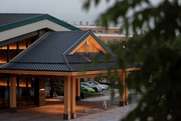 迪士尼度假区内,周末不加价!上海百万石温泉酒店(星愿湖店) 日式雅致大床房1晚(含2大1小早餐+温泉等)