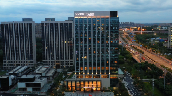 周末专享长春保利万怡酒店豪华大床房1晚含早双人自助晚餐