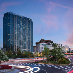 毗邻天安门，周末不加价！北京索菲特大酒店 俱乐部客房1晚+含早+正餐+行政礼遇