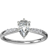 补贴购：Blue Nile 0.80 克拉梨形钻石+小巧钻石订婚戒指