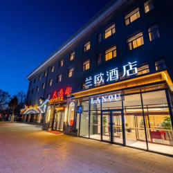 周末不加价！近北京欢乐谷！兰欧酒店(北京十里河地铁站店) 智能高级大床房1晚+含早+延迟退房