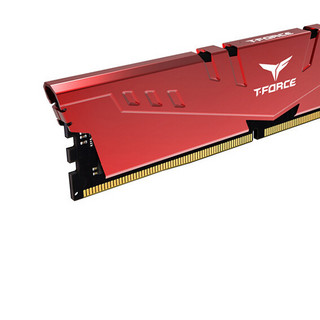 Team 十铨 火神系列 Z DDR4 3200MHz 台式机内存 马甲条 红色 16GB