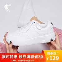 QIAODAN 乔丹 女鞋情人节休闲板鞋小白鞋女春夏季新款空军一号学生百搭运动鞋女 白色/黑色() 37
