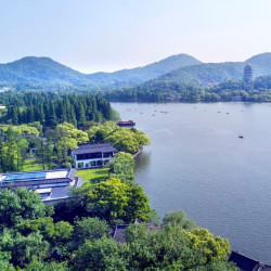与西湖0距离！杭州西湖柳莺里酒店 园景行政大床房1晚+含早+下午茶+Minibar