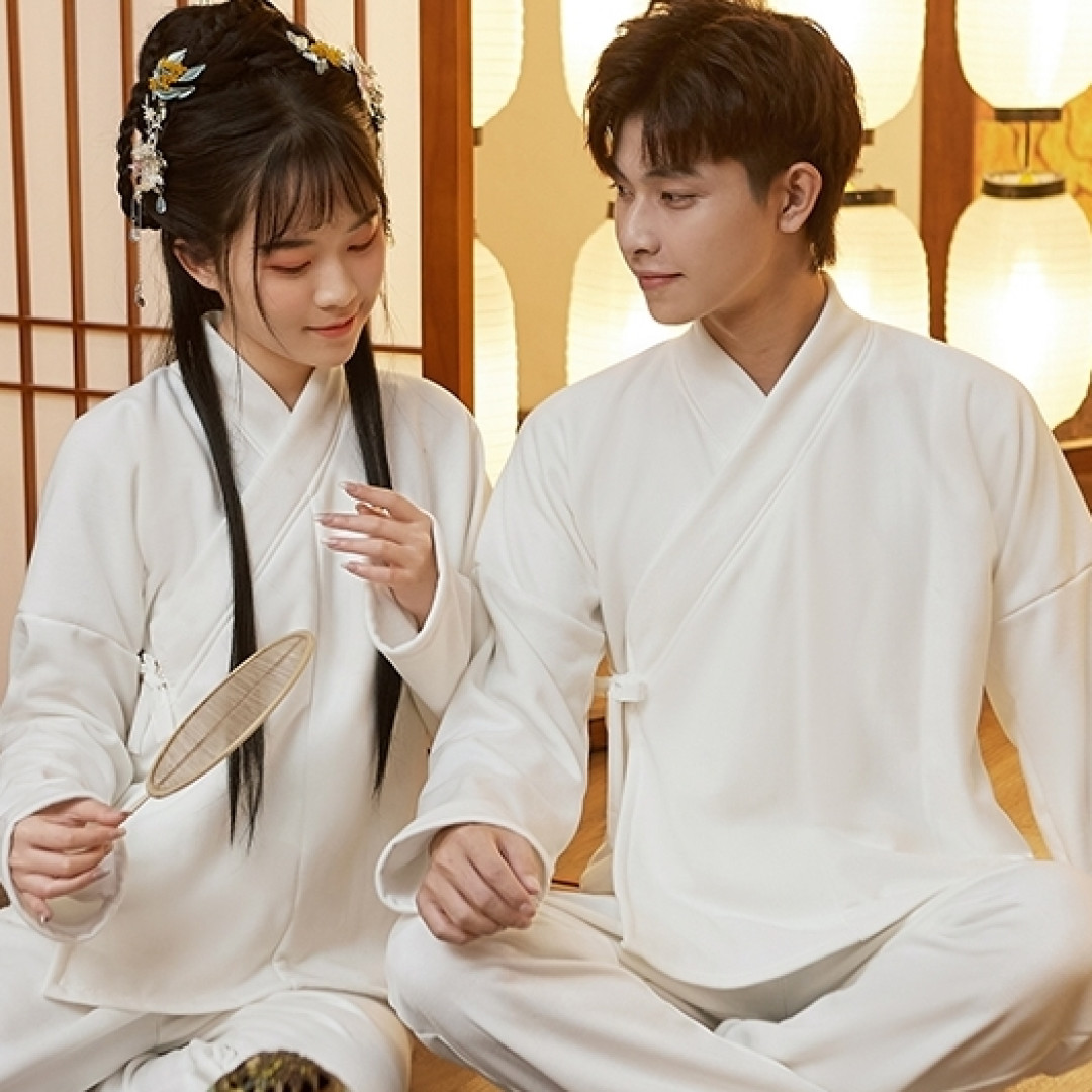 天冷能穿汉服吗？秋冬汉服这样混搭，保暖又好看！还有3款保暖神器，谁穿谁竖大拇指！