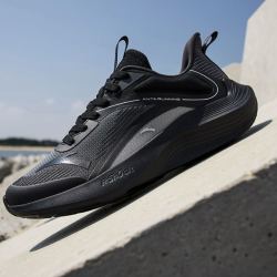 anta 安踏 毒刺 男款跑鞋 112215580r