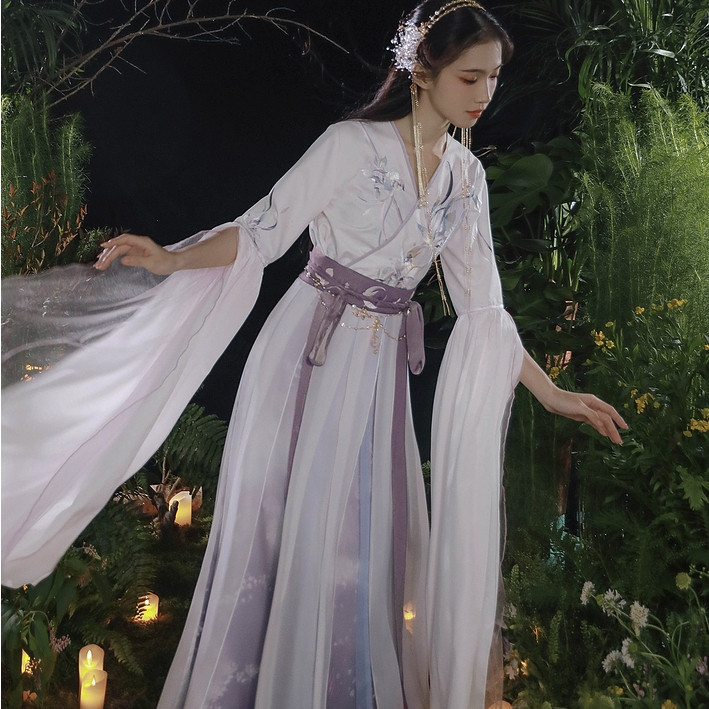 当爆火古偶剧《苍兰诀》遇上汉服?如何看待与影视剧结合的“改良汉服”?你会为此买单吗?