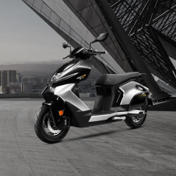 zeeho极核电动车ae8电摩踏板车水冷高性能摩托机车