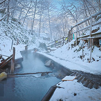 山上滑雪山下温泉，成都周边娱雪泡汤好去处！川西雪山温泉酒店3店通兑 指定房型1-2晚套餐（含双早+双人无限次温泉票+成都出发往返直通车）