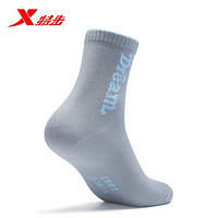 XTEP 特步 男子长袜跑步袜运动袜男士舒适透气平板长袜子878337560044 浅灰 均码