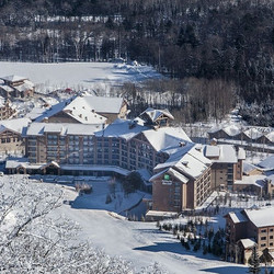 滑雪娱雪泡温泉，北方的快乐这里都有！长白山万达锦华度假酒店 锦华高级大/双床房3晚连住套餐（含2大1小早餐+接送机服务等）