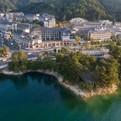 毗邻中心湖旅游码头!千岛湖开元美途酒店 2晚套餐(含早+骑行1小时+自然博物馆体验)