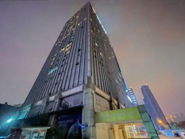 商圈内,低至144元/晚!凡酒店(长沙五一广场湘雅附一店) 城景轻奢大床房3晚(可拆分)