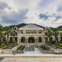 周末不加价！云和嘉瑞君亭酒店高级大床/双床房2晚套餐（含2大1小早餐+儿童乐园）
