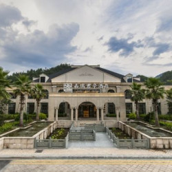 周末不加价！云和嘉瑞君亭酒店高级大床/双床房2晚套餐（含2大1小早餐+儿童乐园）