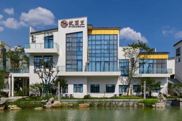 送门票!婺源婺女洲度假区 故园里酒店2晚可拆套餐(早餐2份/天 + 婺女洲景区双人不限次入园门票2份+飞鸟乐园双人门票2份+婺女洲精美水果2份)
