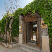 北京周边游推荐，古镇客栈10店通兑！古北水镇客栈 指定房型1晚套餐（含双早+水镇门票+雨林餐厅亲子餐等）