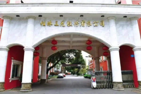 白酒星球：最适合女生喝的白酒、50元内盲评打分第一名——桂林三花 玻瓶！