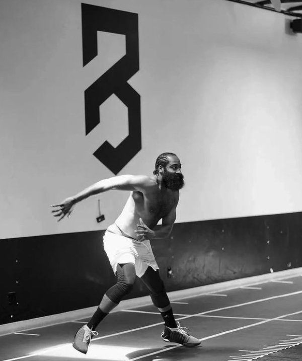 小编精选：Adidas 哈登7代！极具概念的外观设计，它可谓是阿迪篮球鞋的天花板！