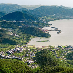 引东钱湖景入室，轻奢园林式酒店！宁波东钱湖康得思酒店 客房/套房1-2晚套餐（含双早+延迟退房等）