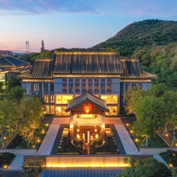 VIP通道进栖霞寺!周末不加价!南京栖霞山涵田栖云山房 禅月大床房1-2晚连住(含双早+下午茶/静心抄经体验+栖霞山VIP通道等)