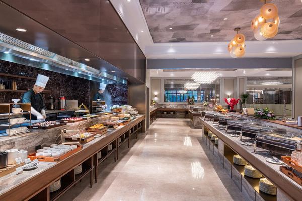 东台黄海森林美居酒店 高级房1晚(含2大1小早 迷你吧)